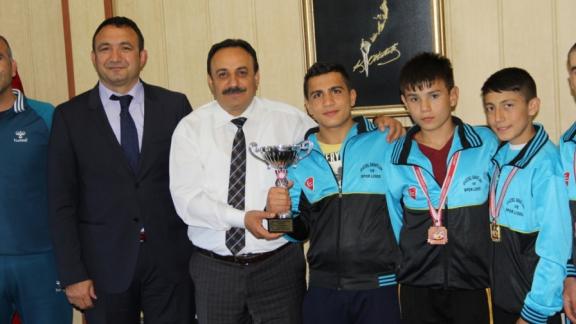 Kahramanmaraş Spor Lisesi Güreş Takımı Türkiye Şampiyon Oldu