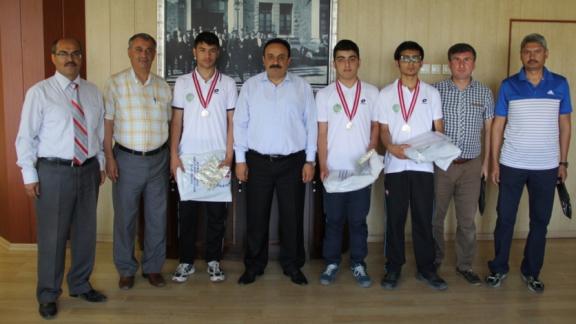 Kahramanmaraş Mesleki ve Teknik Anadolu Lisesi Havalı Tabanca Yarışmalarında Türkiye İkincisi Oldu
