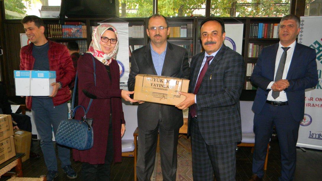 Anadolu Mektebi Yazar Okumaları Projesi kapsamında "Necip Fazıl Kısakürek" kitap setlerinin dağıtım töreni yapıldı.