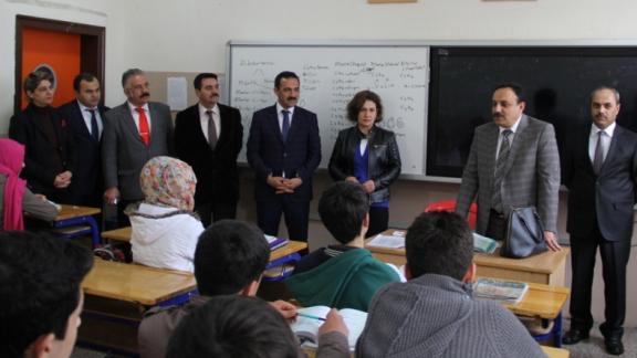 İl Milli Eğitim Müdürü Mehmet Emin Akkurt Takviye Kurslarını Ziyaret Etti