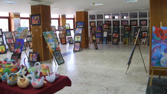 Ayser Çalık ve Abdurrahim Karakoç Ortaokulu Resim Sergisi Açıldı