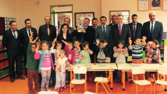 Kaymakamı Türköz, Vilayetler Hizmet Birliği Anaokulunu ziyaret etti.