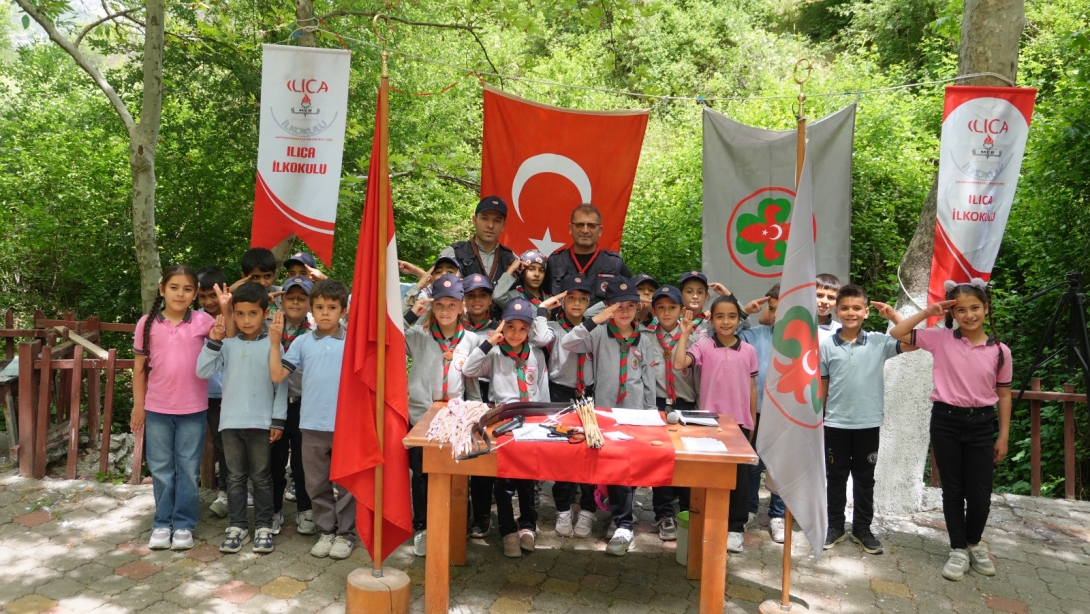 Ilıca İlkokulu'nda Renkli İzci Şenliği: Yavrukurtlar Yemin Etti, Oyunlarla ve Marşlarla Coştu!
